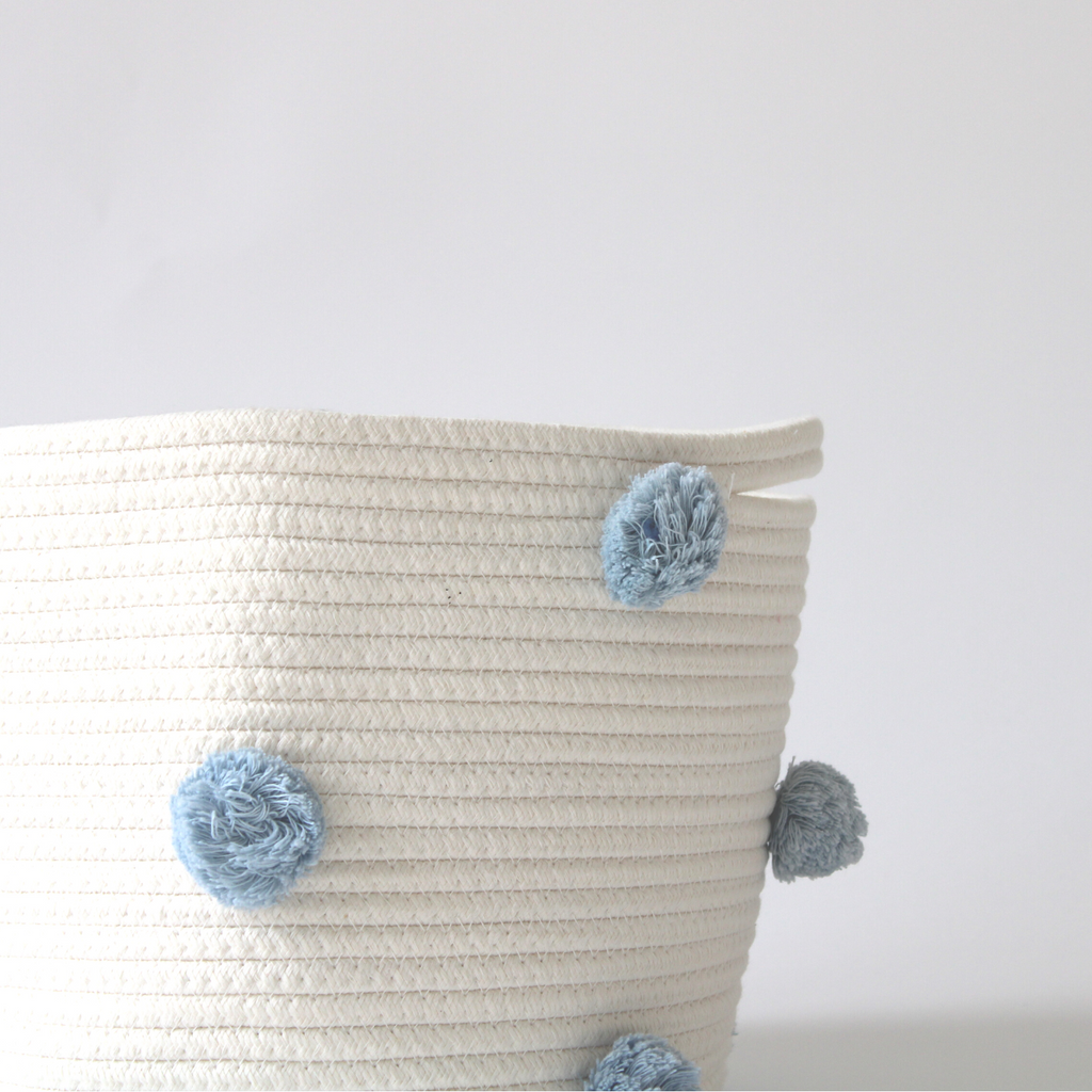 Sky Blue Daisy Knit – Bronzed Basket